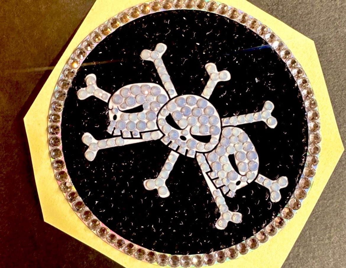 推しを挟めるこの丸型
キーホルダーケース？みたいなの
100均にあればいいなぁ

ららぽで
材料やら下見がてら探してみよ