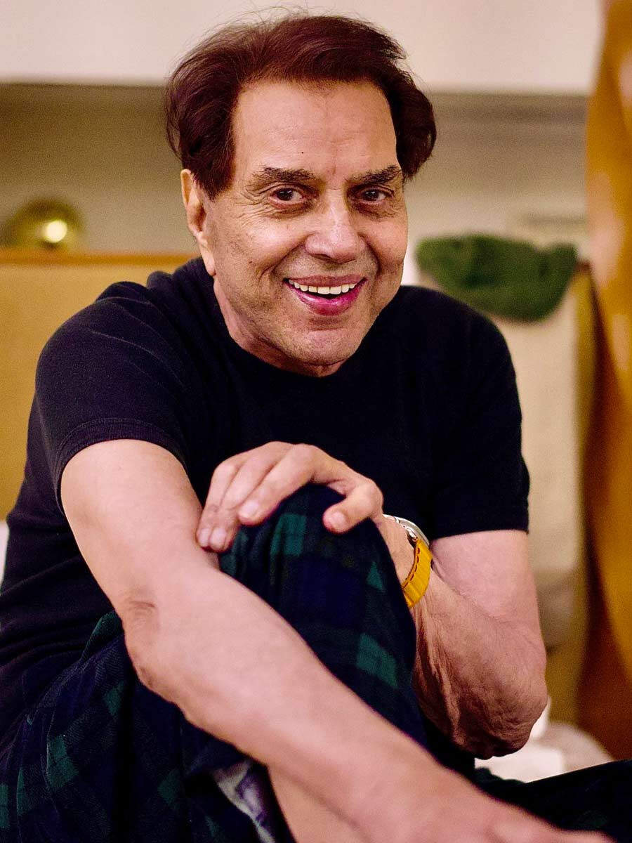 SevenSenseTech's tweet image. An Era Never Ends, It is Forever. We can&apos;t stop missing you, we can&apos;t stop loving you, because you are not just a man, you are the universe of entertainment. DHARAM JI Forever. The Golden Era ends here. 💔🌟🎬 #Dharmendra #DharamPaji #Era #Entertainment #Universe