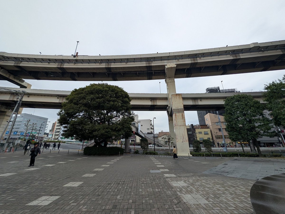himeya30's tweet photo. 近くに来てるなって思ってたから来てみたけど、かなり開発進んだな、ここ。仮面ライ��ー剣の劇場版で新世代が走ってた場所だよね。今手持ちチェンジケルベロスじゃなくてエヴォリューションキングしかなかったわ。 https://t.co/oD7Jlv1vgI