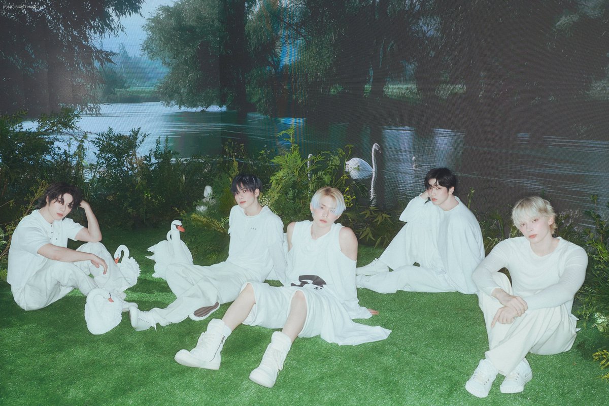 TVA_hanryuclass's tweet image. ／
#古家正亨  の #韓流クラス
📅12月3日（水）
🕛深夜24時🌙
#TOMORROW_X_TOGETHER ドーム直前SP✨
OA後 #Locipo 見逃し配信📡
＼

待ち望んでいた #MOA たちへ💗
古家アニキ👓と一緒に新曲予習✅
ショーケース＆ライブ映像も✨

@TXT_bighit_jp 
#TXT 
#ACT_TOMORROW 
#TXT_TOUR_ACTTOMORROW