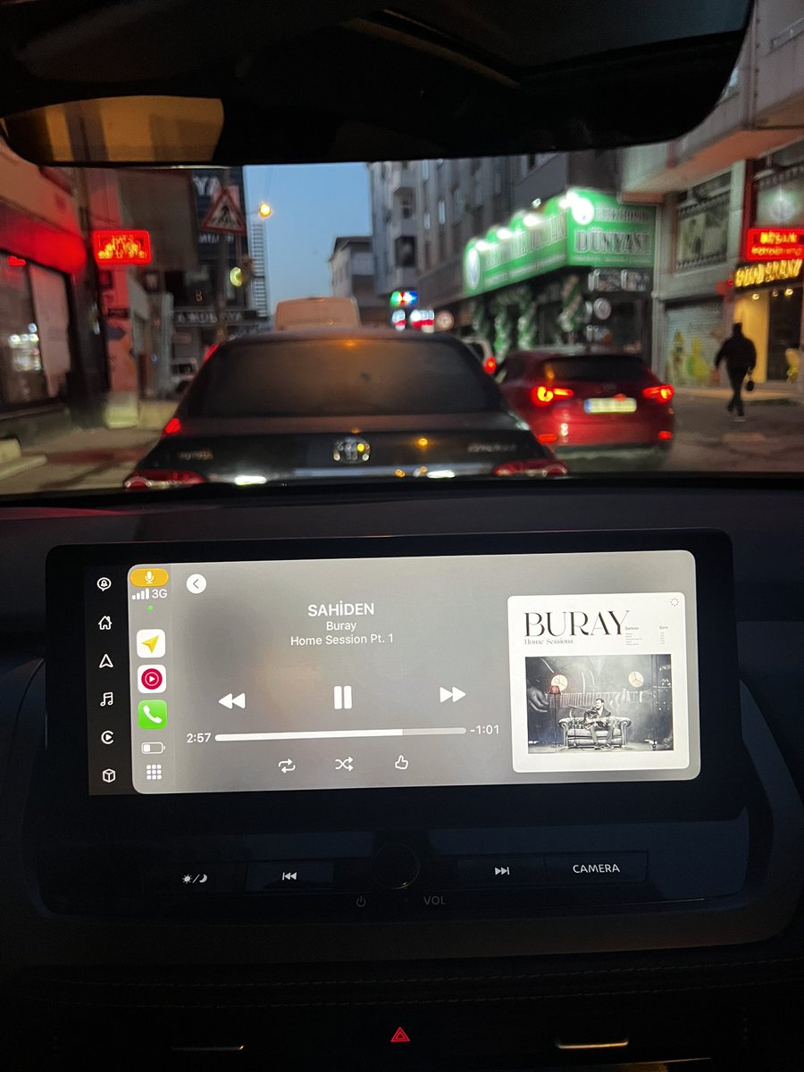 Bu saatte Kız Kulesi’ne karşı kahvemi içiyor da olabilirdim ama yapmadım.
Çünkü trafik daha keyifli..
#günaydın