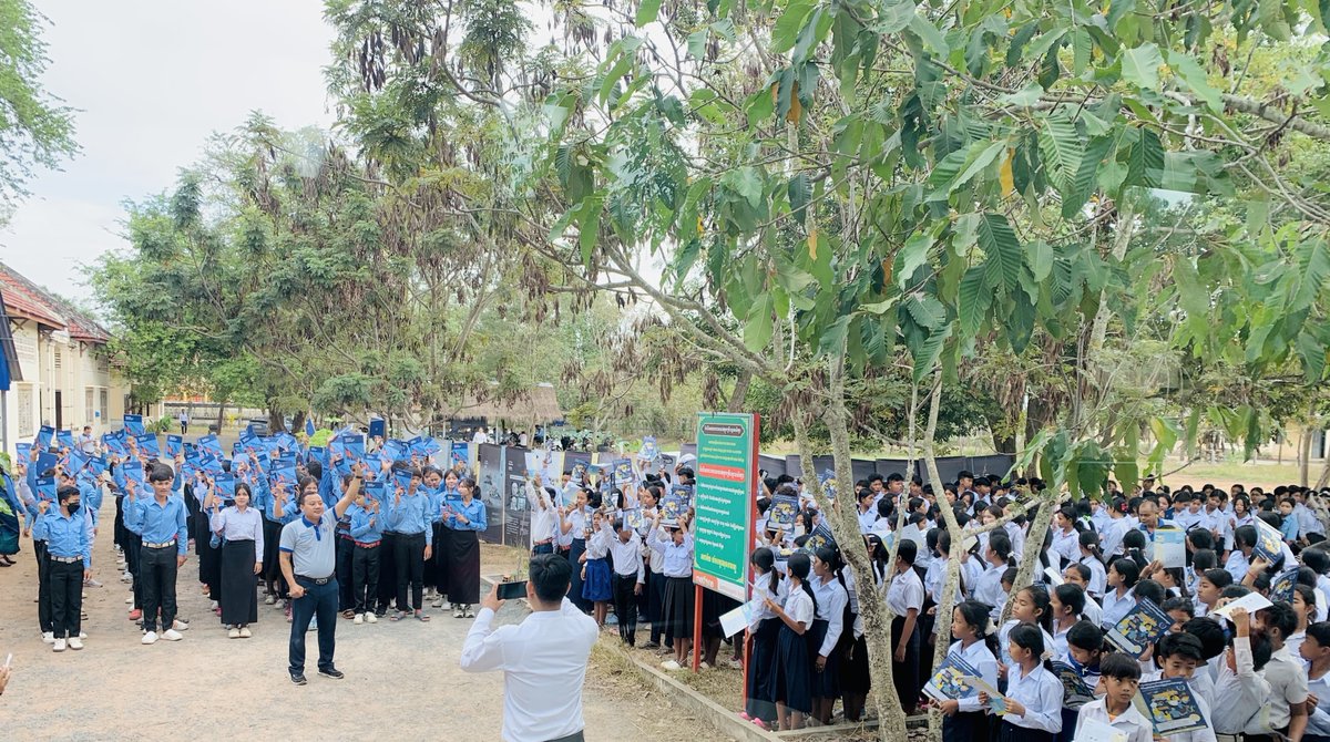 KRTribunal's tweet image. On the morning of November 25, 2025, the ECCC outreach team continued their outreach mission to Ang Sangke High School, Tram kok district Takeo Province, to meet with a total of 735 students, including 385 females.
#ECCC #KhmerRougeTrials #JusticeForCambodia #CambodianHistory