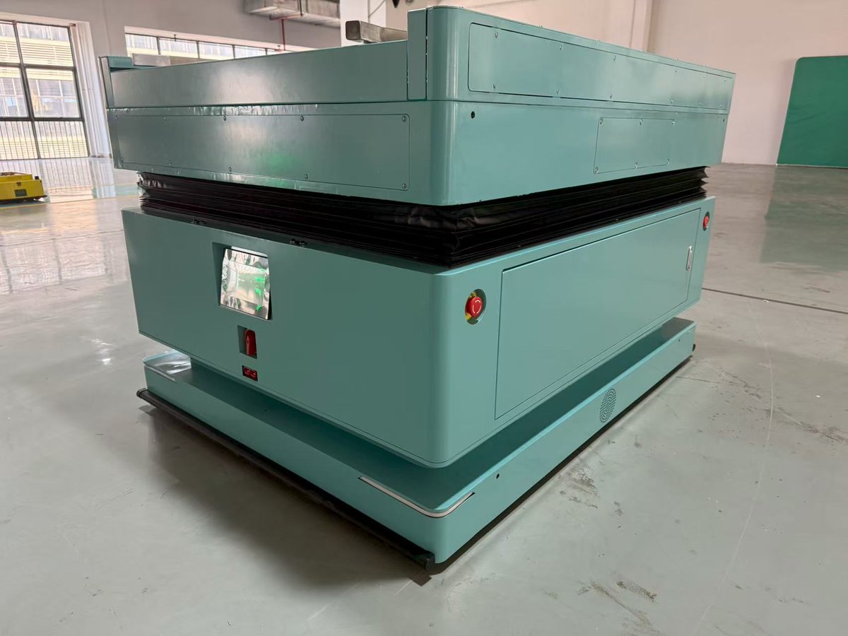 zhang_xiao53321's tweet image. Rainbow Robot’s new custom AMR is here: Lift &amp;amp; Roller Docking AMR, 100% made for client! 🎯

#AGVAMR #CustomAutomation #RainbowRobot #CECertified #247Support #ManufacturingPartner