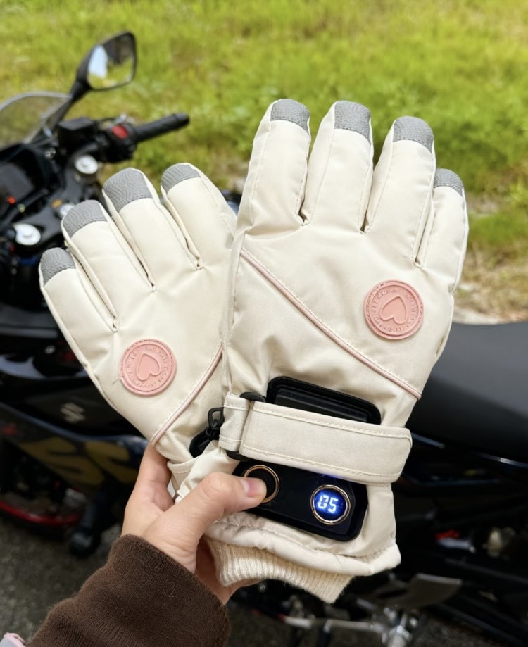 nijitokane's tweet photo. とても好きな手袋
#バイクのある風景 #バイクライフ #バイク好きな人と繋がりたい #ホンダバイク #バイク写真部 #iphone写真部 #バイク写真部 #バイク王フォトコン #かいちん号 #かち上げネイキッド https://t.co/9uK9k9jNqC