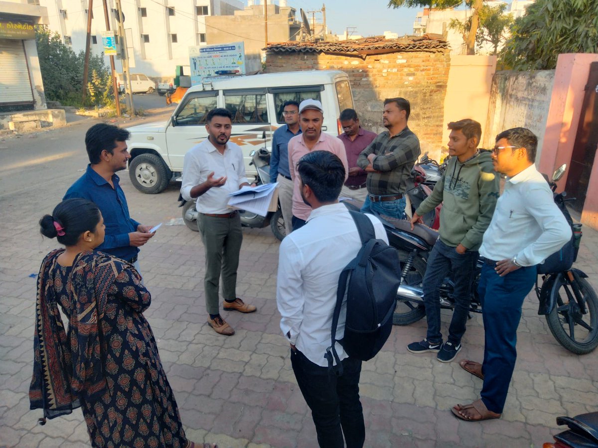 CollectorJamngr's tweet image. મતદારયાદી સુધારણા કાર્યક્રમ-૨૦૨૬ અંતર્ગત તંત્ર દવારા યોજવામાં આવેલ ખાસ કેમ્પ પુર્ણ થયા બાદ પણ જેમના ફોર્મ્સ બાકી છે તેવા વિસ્તારોની મદદનીશ મતદાર નોંધણી અધિકારીશ્રી દવારા BLOs સહ ખાસ મુલાકાત લઇ લોકોને વિગતો સત્વરે રજુ કરવા સમજુત કરવામાં આવ્યા
@ECISVEEP
@CEOGujarat
@infojamnagargog