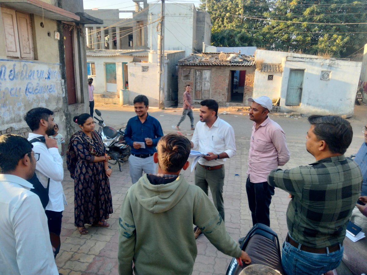 CollectorJamngr's tweet image. મતદારયાદી સુધારણા કાર્યક્રમ-૨૦૨૬ અંતર્ગત તંત્ર દવારા યોજવામાં આવેલ ખાસ કેમ્પ પુર્ણ થયા બાદ પણ જેમના ફોર્મ્સ બાકી છે તેવા વિસ્તારોની મદદનીશ મતદાર નોંધણી અધિકારીશ્રી દવારા BLOs સહ ખાસ મુલાકાત લઇ લોકોને વિગતો સત્વરે રજુ કરવા સમજુત કરવામાં આવ્યા
@ECISVEEP
@CEOGujarat
@infojamnagargog