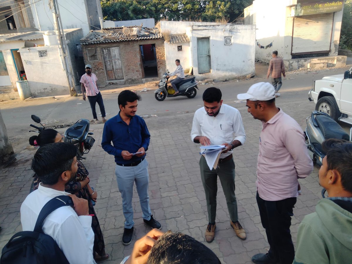 CollectorJamngr's tweet image. મતદારયાદી સુધારણા કાર્યક્રમ-૨૦૨૬ અંતર્ગત તંત્ર દવારા યોજવામાં આવેલ ખાસ કેમ્પ પુર્ણ થયા બાદ પણ જેમના ફોર્મ્સ બાકી છે તેવા વિસ્તારોની મદદનીશ મતદાર નોંધણી અધિકારીશ્રી દવારા BLOs સહ ખાસ મુલાકાત લઇ લોકોને વિગતો સત્વરે રજુ કરવા સમજુત કરવામાં આવ્યા
@ECISVEEP
@CEOGujarat
@infojamnagargog