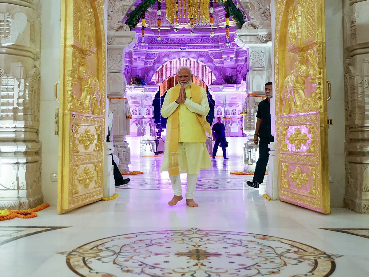 ani_digital's tweet image. PM Modi lands in Ayodhya to take part in flag-hoisting ceremony at Ram Temple

Read @ANI Story I aninews.in/news/national/…

#Ayodhya #RamTemple #flaghoisting #PMModi