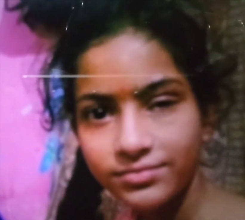 Danni0246415006's tweet photo. Unbelievable! Sam Pepper actually DID blind this poor girl in India which is why he caught a flight out of the country within hours of the incident and then posted on X that it was "just a scratch". Here is the girl with her family. @kick @Svntvmvriv #Kick #streamer https://t.co/L29vQFysSM