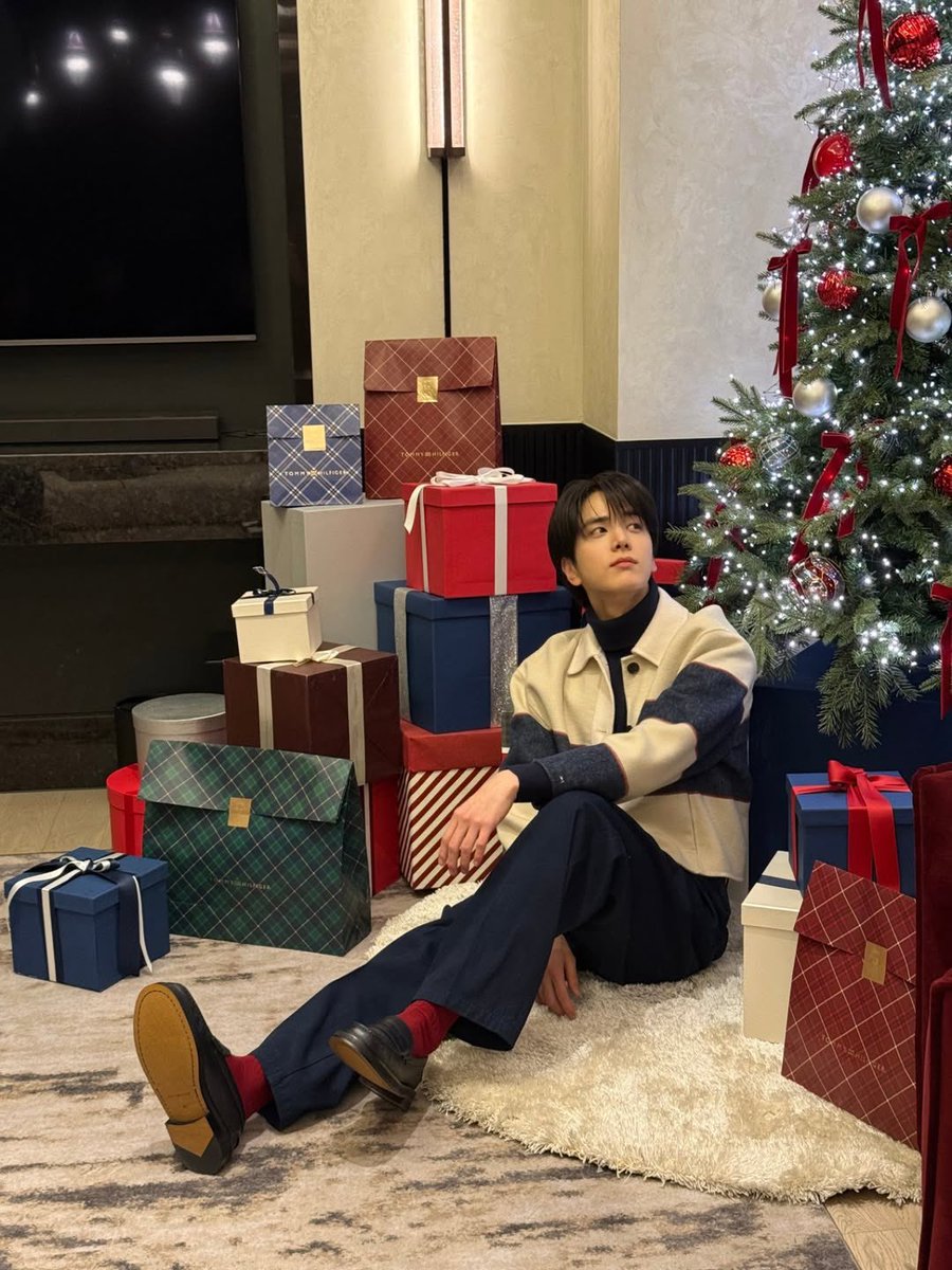 이런 산타오빠가 선물 들고 오면 바로 목표 변경들어가쥐