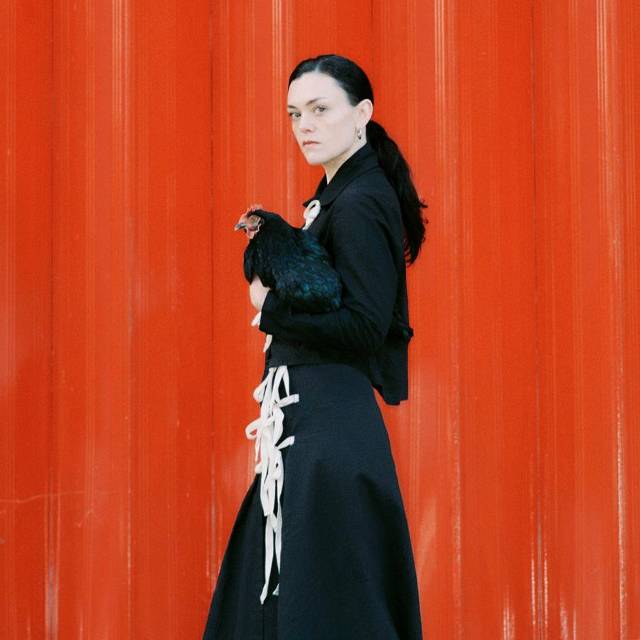 Scottish talent Iona Zajac relishes the eclectic on debut album 'Bang' - fresh from touring with <a href="/poguesofficial/">The Pogues</a> she's a fascinating songwriter...

clashmusic.com/news/iona-zaja…