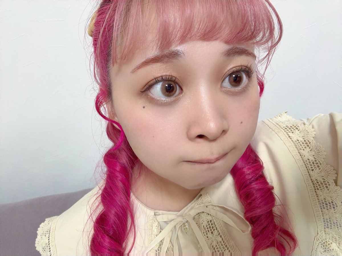 ここ数年
年に1回
声が出なくなる現象がおこります。
ポリープこわーーーー🙃

(今はギリ出てます。)