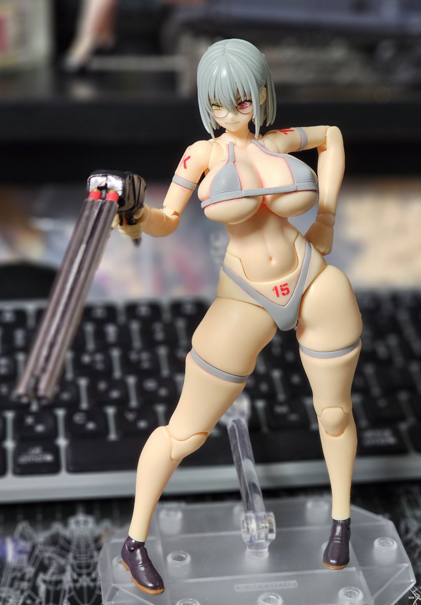 실은 이거 하나보고 4mm 프라 파이프 썼던건데, 괜히 꼴떨지말고 1/12 사이즈에 맞는거 써야겠다고 느꼈스빈다.OTL(그래도 퀼리티가 좋아진다고는 할수없따)