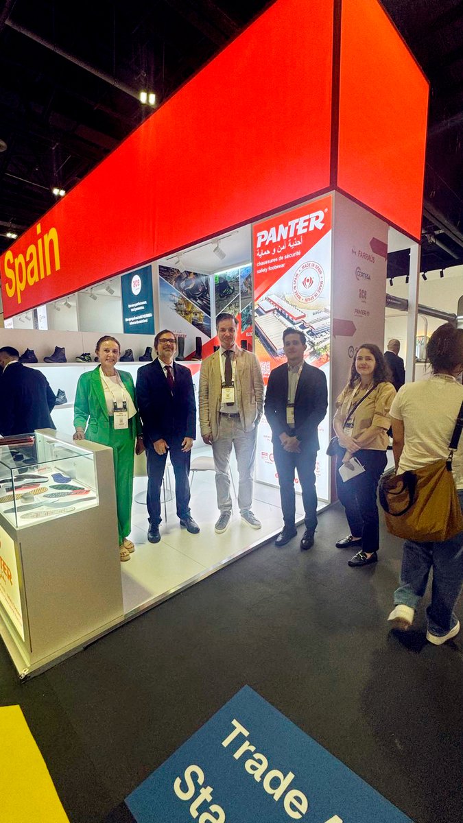 Un honor recibir en nuestro stand a los representantes de la Embajada de España en EAU, D. Luis Mayoral Gabaldón y D. Christian Garma. Agradecemos su apoyo a la proyección del producto español.

En Panter® seguimos impulsando la calidad e innovación de la marca España.