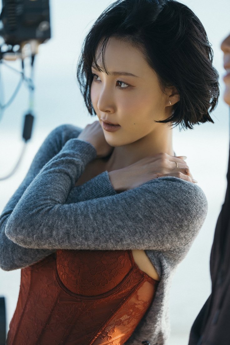 hwasacharts's tweet image. #HWASA&apos;s “Good Goodbye” rises to #1 (+1) on Apple Music Daily Top 100 Songs Korea,  November 24th, 2025!