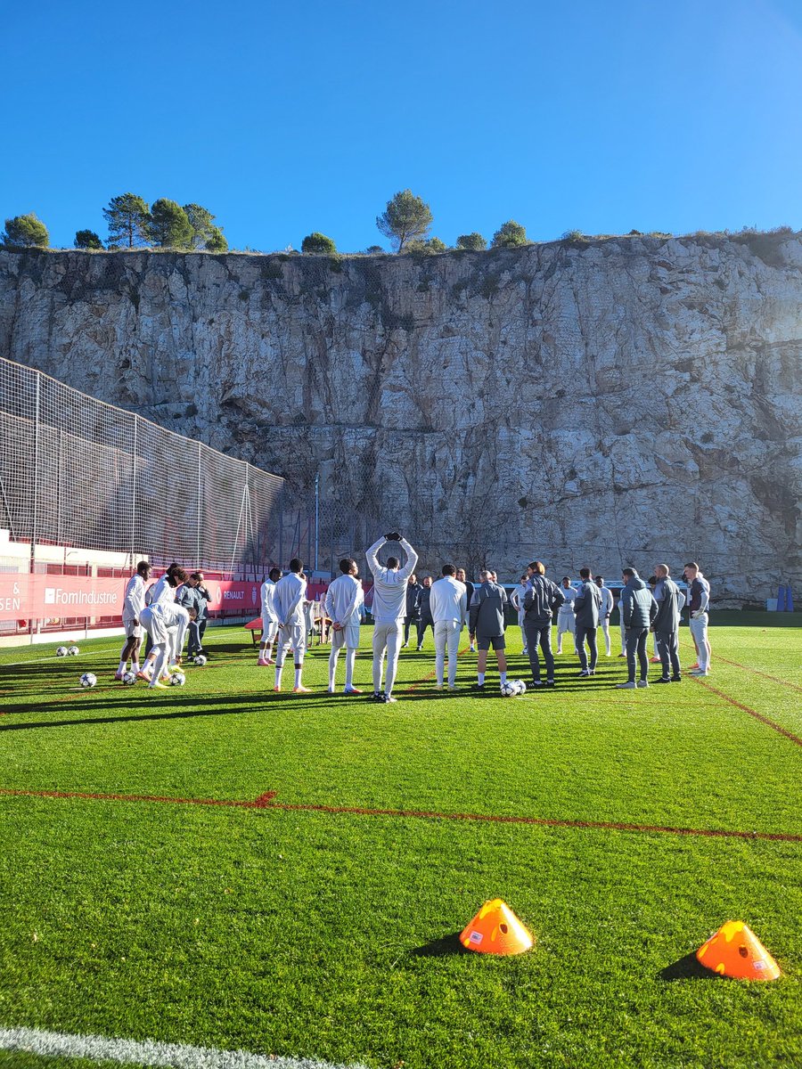 VSeiller's tweet image. Séance de veille de match à La Turbie. Pas d&apos;absents notables, Pogba bien présent et les deux non qualifiés (Diatta, Brunner) également. Mawissa s&apos;entraîne à part #ASM @Nice_Matin