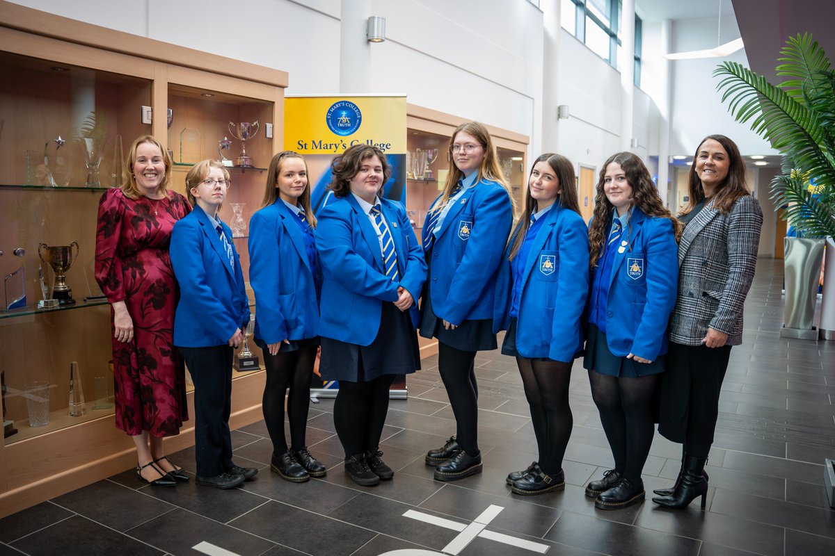 SaintMarysDerry's tweet image. 🎓✨Congratulations to our exceptional pupils who graduated from the Queen’s University Pathways Opportunity Programme on Saturday. ✨

🎉Well done Aoife, Becca, Carra, Brianna, Ellie-Jo, Haileigh, Kyra, Mia, and Rebecca. 🌟 (1/2)
