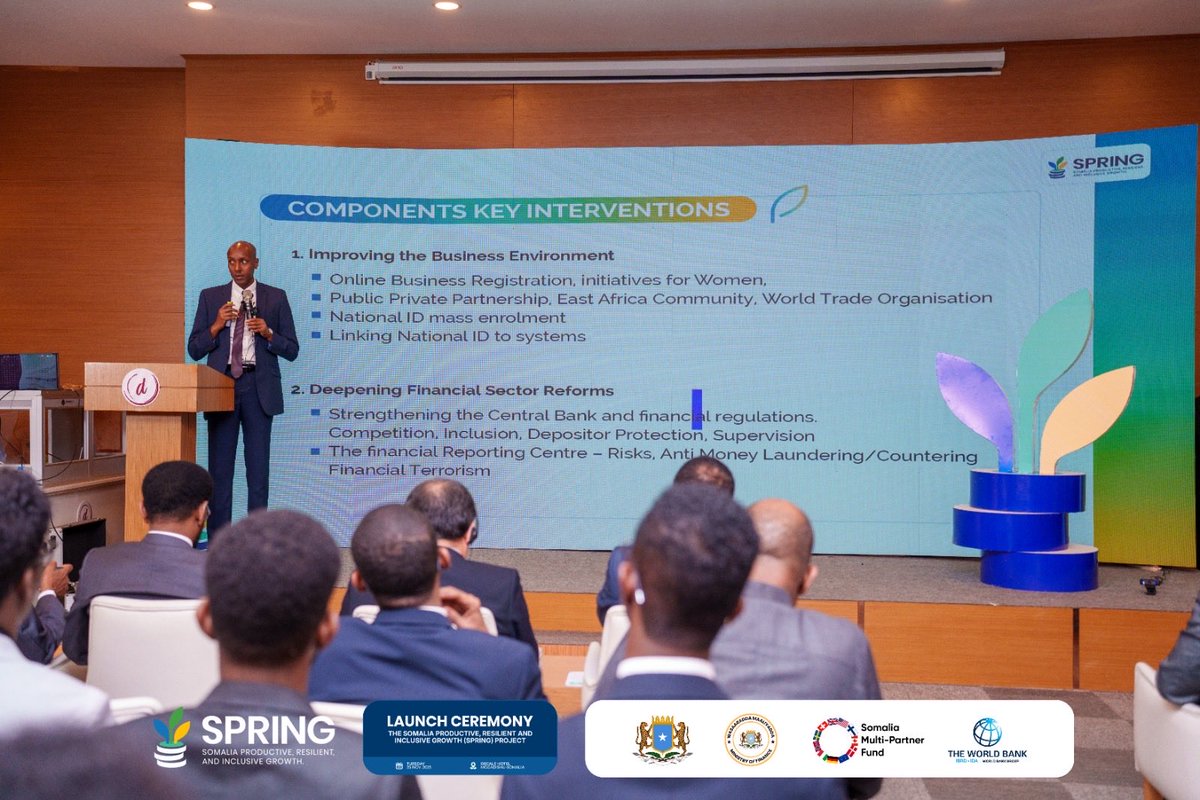 SPRING_MOF_SOM's tweet image. Project Coordinator, Abokar Osman, presents the project’s pillars, objectives, and long-term vision, showing how SPRING will boost private sector–led growth and widen opportunities across the country. #SPRINGProject #Somalia #Reform #Jobs #MSMEs