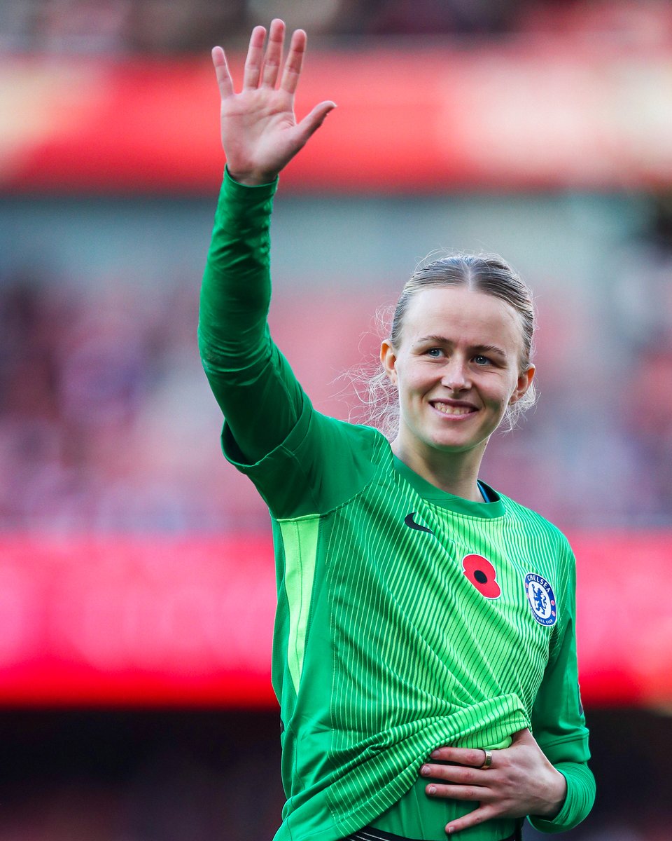 🏆 BBC Player of the Year
🏆 Yashin Trophy
🏆 WSL Golden Glove
🧤 FIFPRO World XI
🏆 EURO 25 Team of the Tournament
🏆 Glamour Woman of the Year
🔟 Tenth in Ballon d'Or
🏆 IAPB Love Your Eyes Award

Hannah Hampton's individual trophy cabinet in 2025 is stacked! 👏