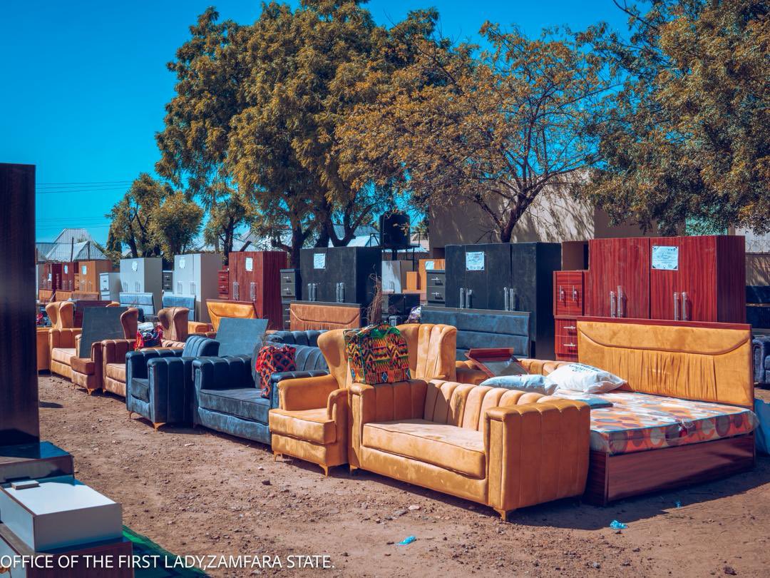 Unitedti's tweet image. Zamfara First Lady Leads Mass Wedding of 200 Female Orphans, Unveils Wide-Ranging Welfare Interventions

The First Lady of Zamfara State, Haj Huriyya Dauda Lawal @HuriyyaDL has led the mass wedding of 200 female orphans, organized by the State Zakkat and Endowment Board as its…