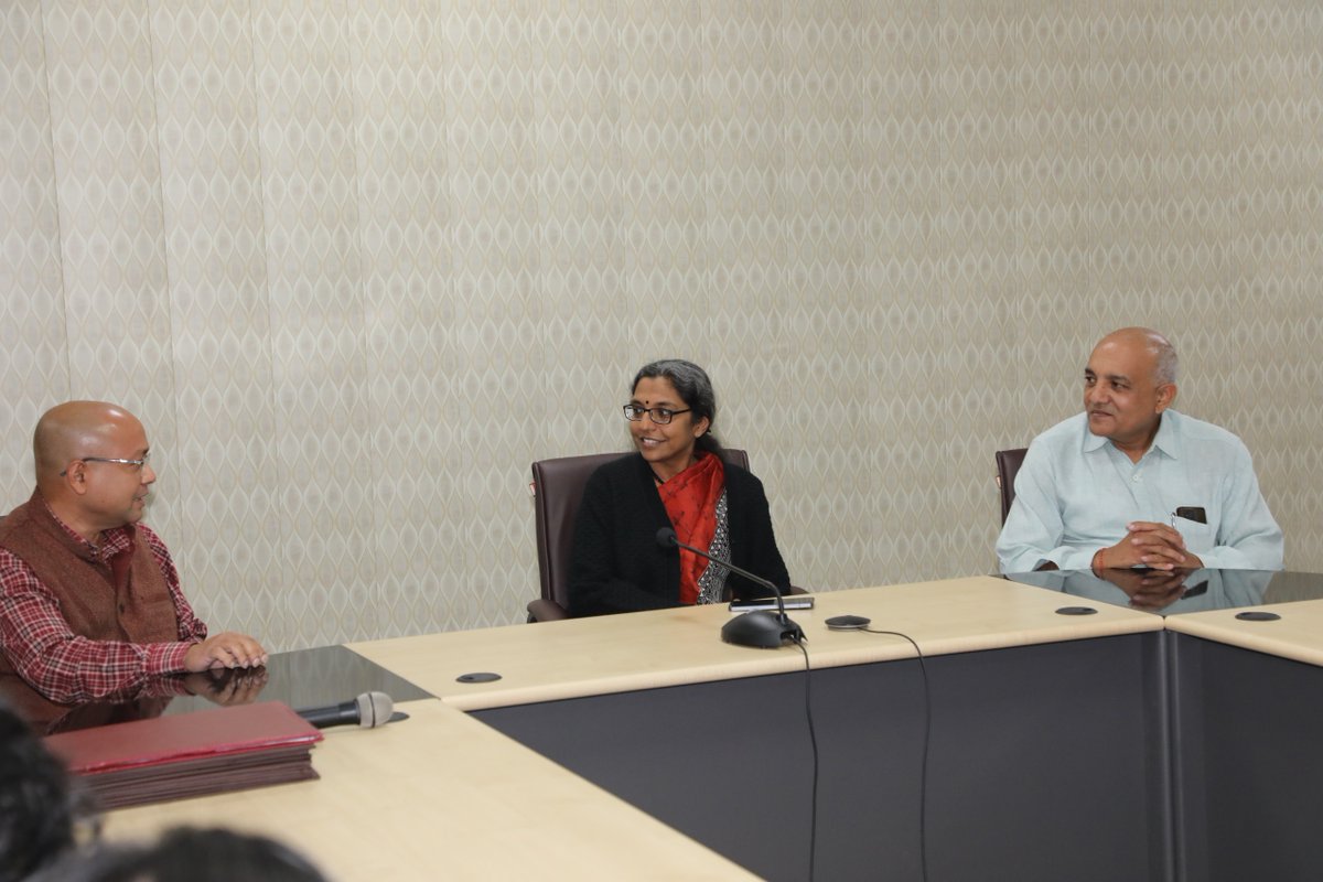 CSIR_CDRI's tweet image. This initiative reflects CSIR-CDRI’s commitment towards capacity building and empowering young scientists in advanced life science research. 
@CSIR_IND @CsirSkill @IndiaDST  @MSDESkillIndia

#SkillDevelopment #ElectronMicroscopy #LifeSciences  #TrainingProgram #CapacityBuilding