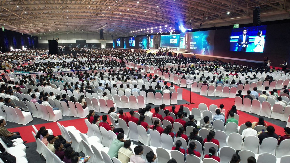 BIECentre's tweet image. BTS 2025 at BIEC was massive!
 92,478 attendees, 46,389 business visitors, 20,680 delegates and participation from 57 countries.
With 1,015 exhibitors, 663 speakers &amp;amp; 103 sessions across 10 tracks, it reinforced Karnataka as a global tech powerhouse. #BTS2025 #BIEC #TechSummit
