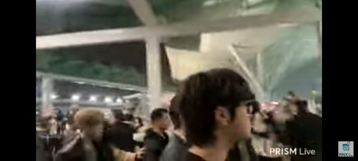 princessjiyong8's tweet image. Leo Lee!!!!! I can&apos;t wait for official pictures from fansites. This is definitely not doing justice to Leo&apos;s hotness 😫