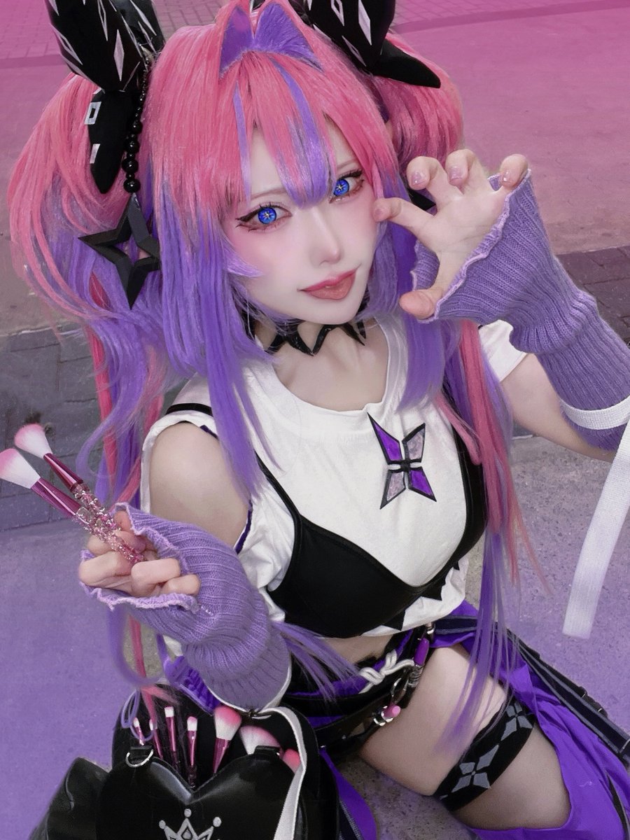 FLOW GLOW メイク担当
                           綺々羅々ヴィヴィ💅✨️