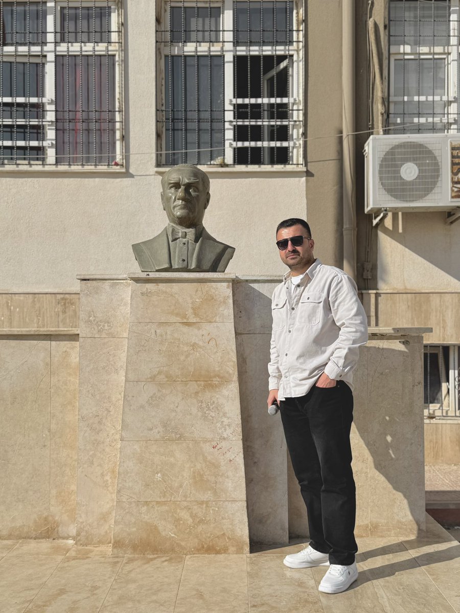 AliAvandag's tweet photo. Öğretmenler Günümüzü öğrencilerim ile birlikte coşkuyla kutlayıp güzel anılar bıraktık.📸
Başöğretmenimiz Atatürk’ü ve şehit öğretmenlerimizi saygıyla anıyoruz.🙏🏻💐
#24Kasım #ÖğretmenlerGünü #MustafaKemalAtatürk https://t.co/41dmEawQ7c