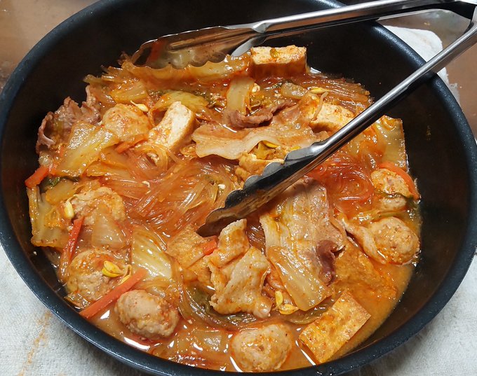 鍋2日目
マロニーちゃん追加で〆😋🍲 