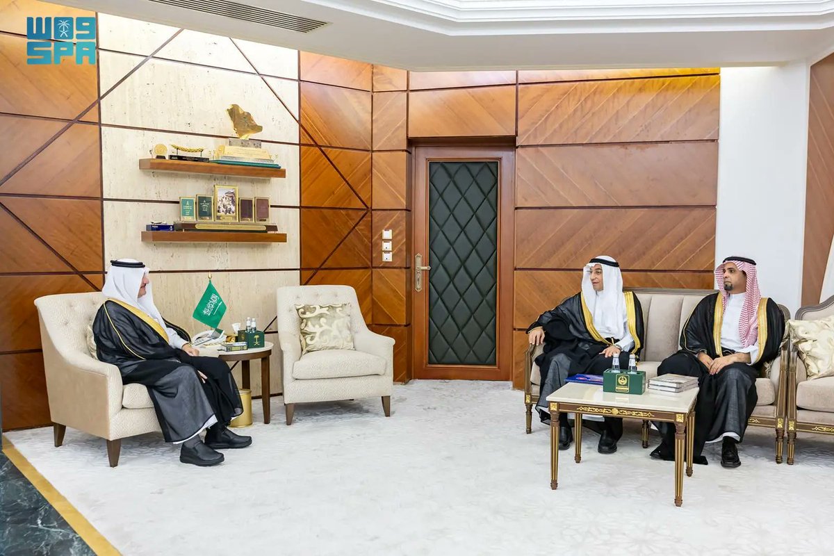 أمير المنطقة الشرقية يستقبل رئيس الاتحاد العربي لكرة اليد.
spa.gov.sa/ar/w2452197
#واس