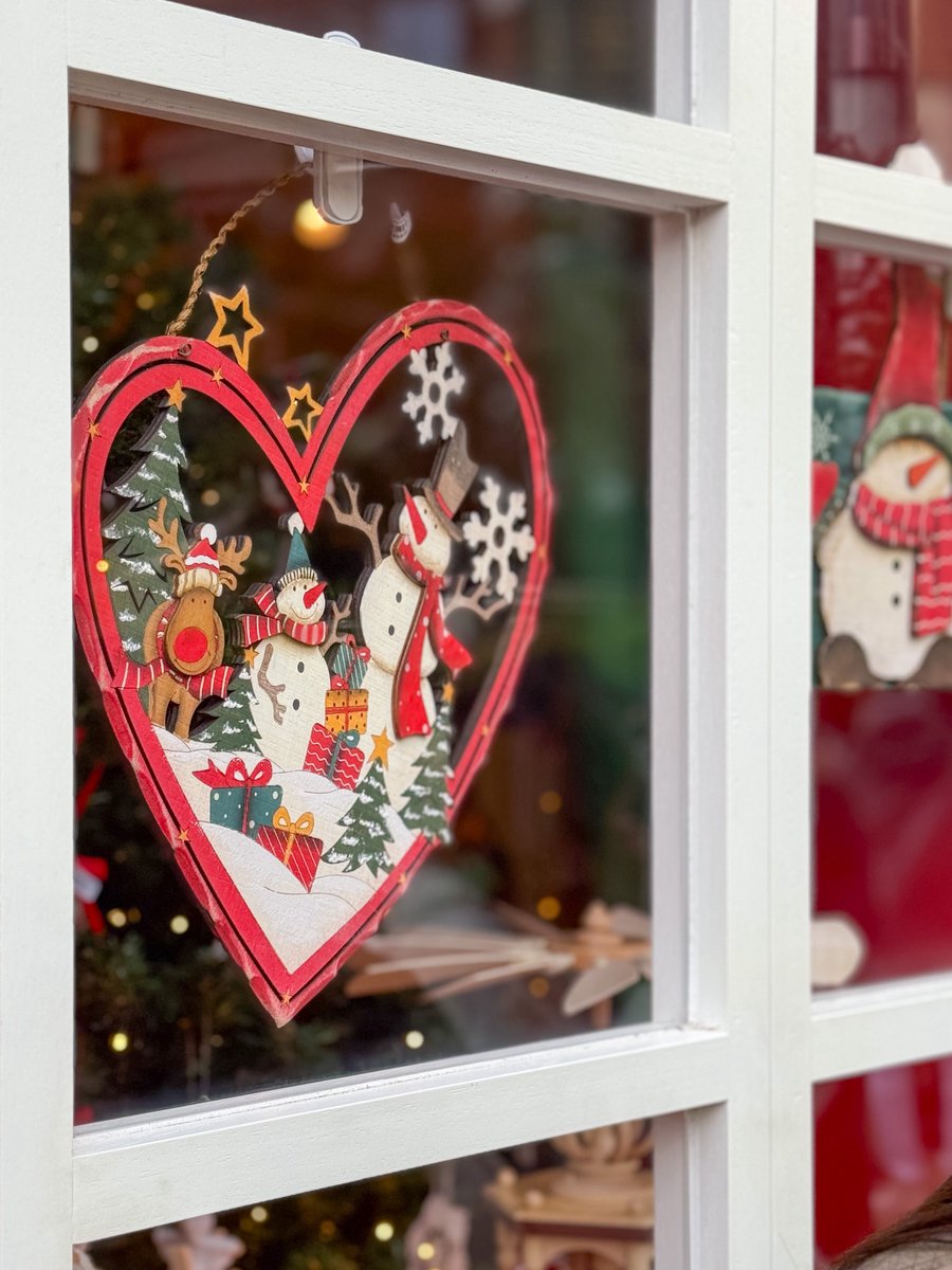 街はもうクリスマス。人生はきっと想像よりも短くて、今日も明日も規則正しく残りを消費していくから、今年もちゃんと冬を楽しまなくちゃ
#kumukuku