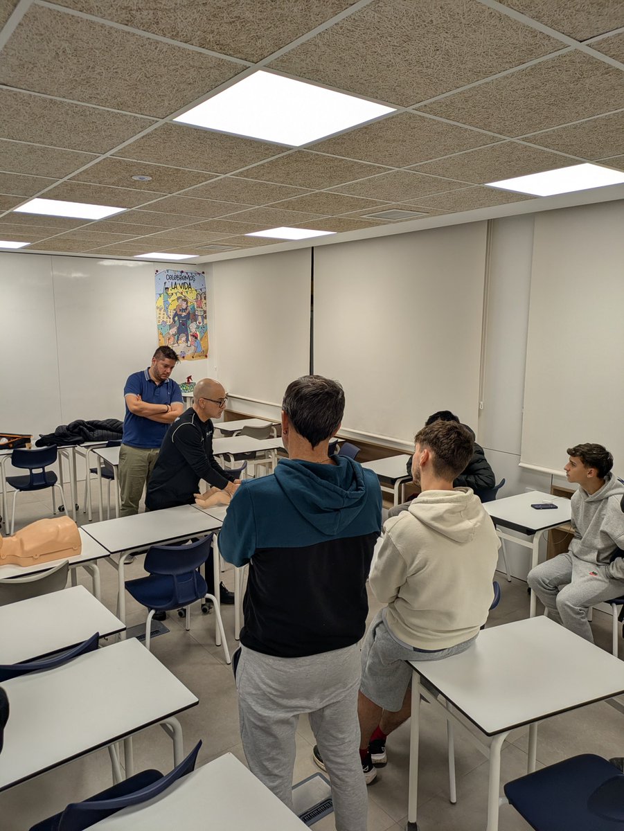 🧡 Ayer lunes, 24 de noviembre, tuvo lugar en  <a href="/MaristasALC/">ن  Maristas Alicante</a> el Taller RCP gratuito “Tus manos pueden salvar vidas” por Rubén Marcos Usón, instructor RCP <a href="/PlanNacionalRcp/">Plan Nacional RCP - SEMICYUC</a>.

¡Gracias a todos por asistir! 🫂