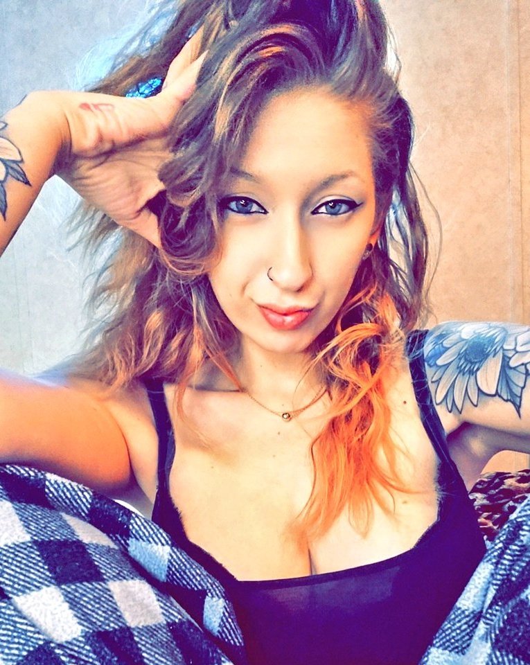 OnlySofie 💯 (I ❤️ BIG Balls) FREE OF 👅 - 💙🤍💦 tweet media