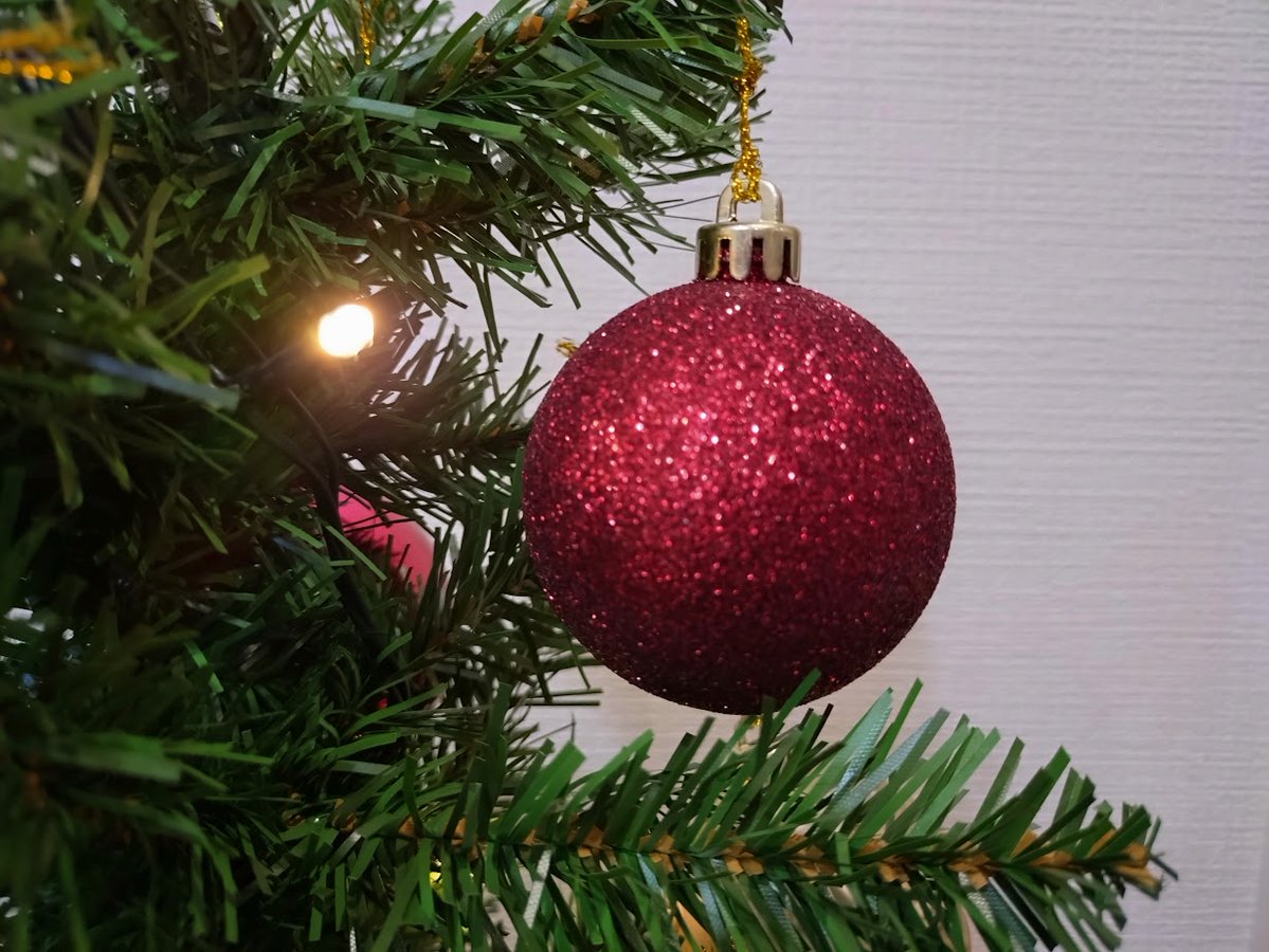 takao_obc's tweet image. クリスマスまで1か月なのでツリーを飾りました。
ラジオ大阪では12月24日の正午から25日正午まで50回目の「ラジオ・チャリティ・ミュージックソン」を放送します。目の不自由な方へ音の出る信号機などを贈るためのチャリティ特番です。今年も温かいご協力をお願い申し上げます。
#ミュージックソン