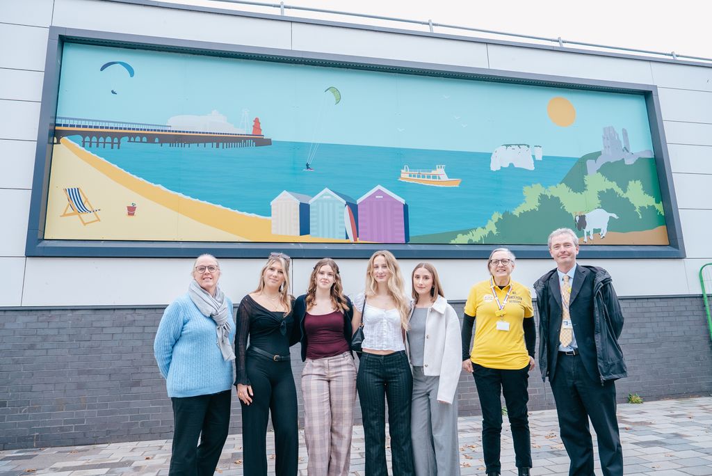 UHDcharity's tweet image. A big thank you to Yulia, Olivia, Emily, Rhea and Lenya for bringing this project to life with your talent and dedication!

#SupportTheArts #ArtHeals #CharitySupport #NHSCharity #Bournemouth #Poole #Christchurch #Dorset #UHD #UHDNHS