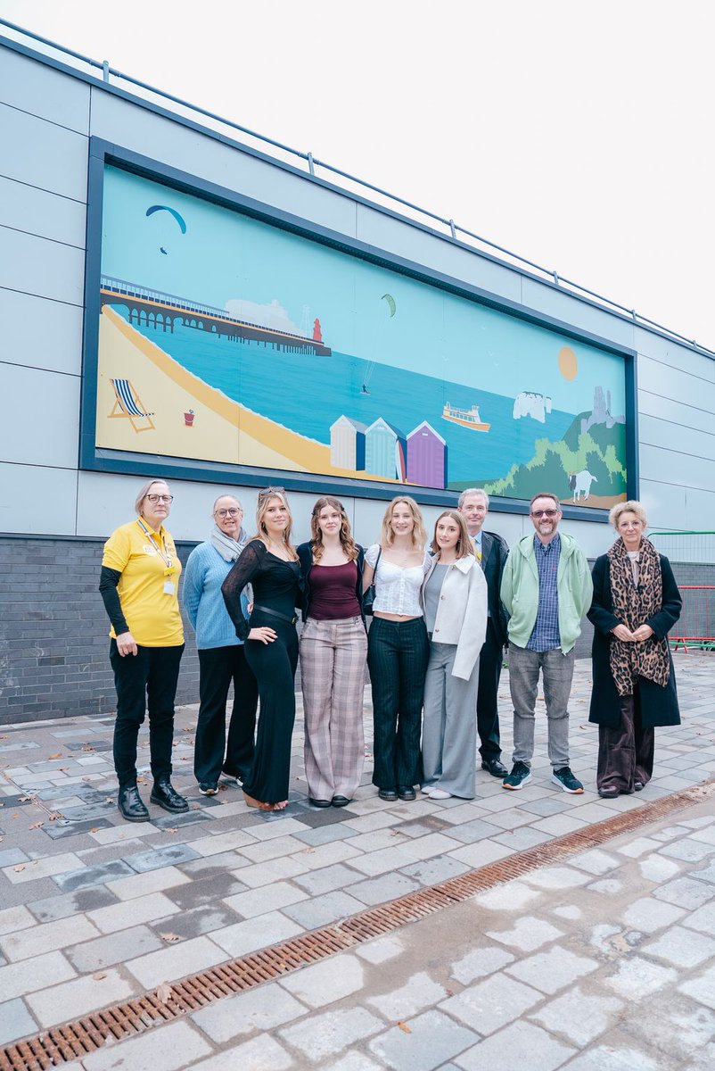 UHDcharity's tweet image. A big thank you to Yulia, Olivia, Emily, Rhea and Lenya for bringing this project to life with your talent and dedication!

#SupportTheArts #ArtHeals #CharitySupport #NHSCharity #Bournemouth #Poole #Christchurch #Dorset #UHD #UHDNHS