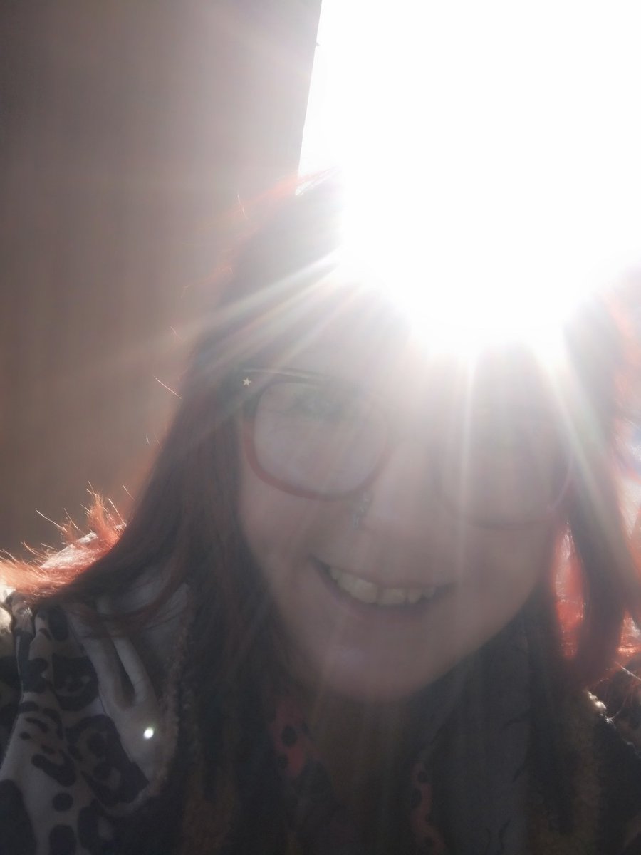 MandysReiki's tweet image. Ok Ra....yes you can sit on my shoulder 😄 lol 
👏🙌💥💫⭐✨🌟🌞☀️🌞☀️

#lightcodes 
#ra #sun #sunsrays 
#goldray #blueray #starseed 
#lightworker #mandyturner #MIEE #meditation 
#coldmorning #novembervibes