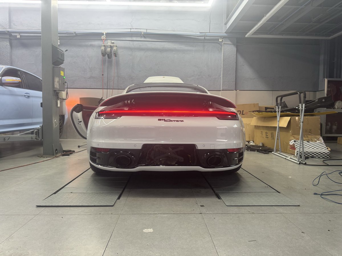 确实是亮黑色好看点～
#杭州夫妻