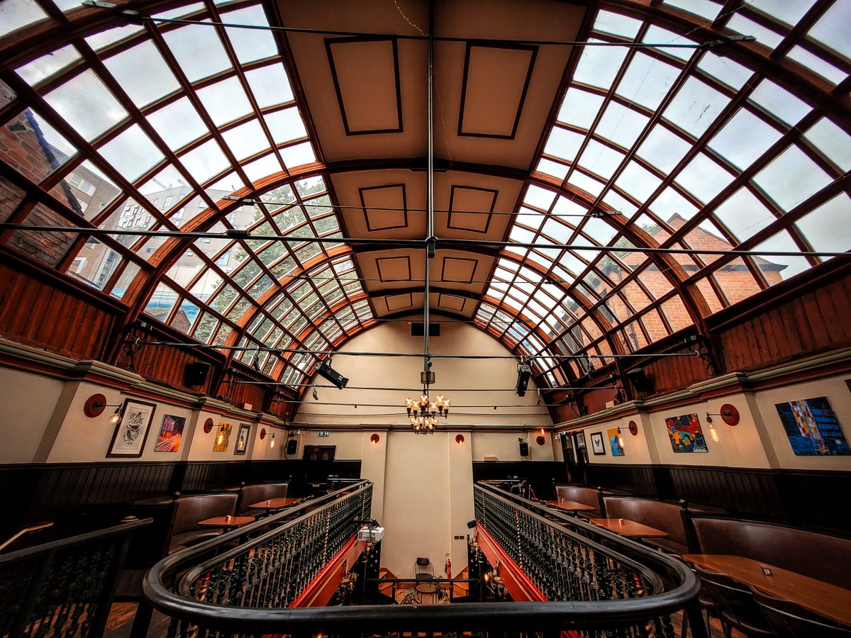 VisitNotts's tweet image. Good Morning from one of Nottingham’s most atmospheric hidden gems: The @maltcross Pub

Once a Victorian music hall, the pub still carries that incredible heritage in every corner. Step inside and look up, the stunning arched glass roof is an original feature from the 1800s,…