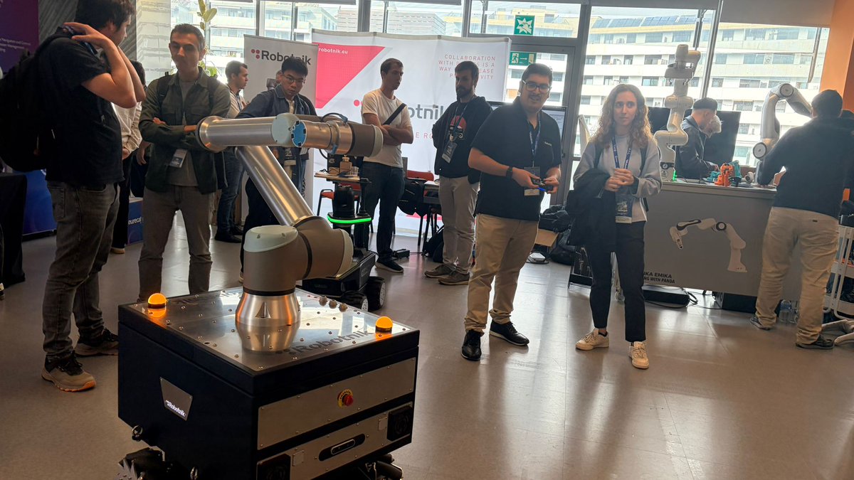 RobotnikRobots's tweet image. ¡En una semana aterriza WeAreCobots en Valencia y no te lo puedes perder!

Queremos datos reales, robots reales y casos de uso reales y eso es lo que hemos preparado para el día 2😉

Todavía quedan algunas plazas gratuitas universal-robots.com/es/2025/wearec…