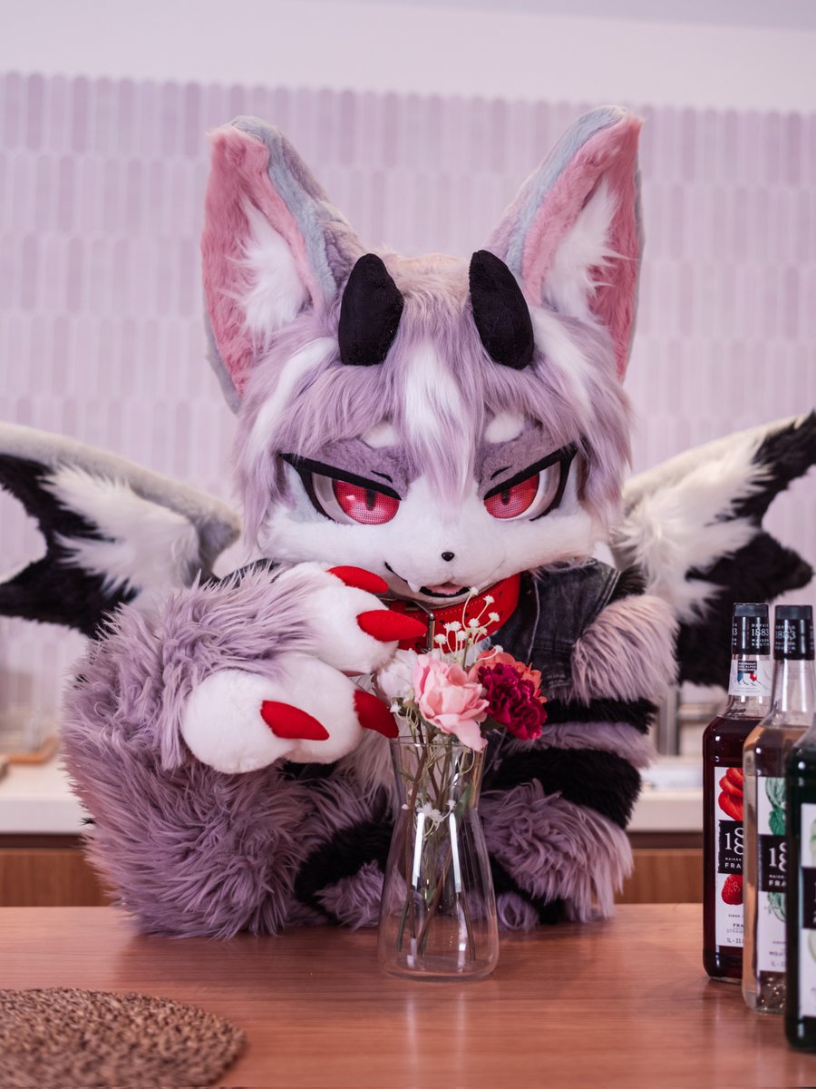 하이라디오인지 하이오디오인지 　
모르겠고
아조씨랑 돈까스 먹으러 갈래? 　
으흐흐..🤤