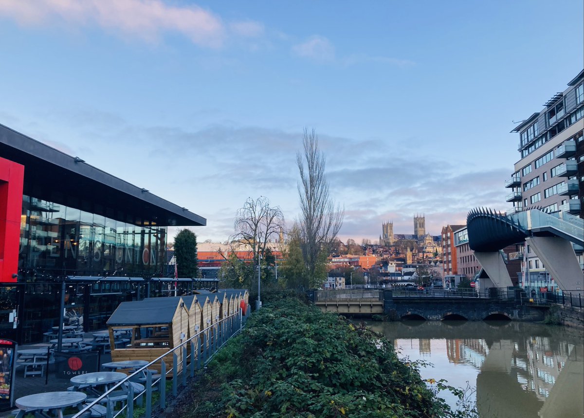 Cold... but what a lovely view! One of the morning delights experienced by #MA #Medieval Studies students on their way to <a href="/unilincoln/">University of Lincoln, UK</a> 
Join us at the Open House Online event on 26th Nov, 6-7pm (UK time)! To register contact/email <a href="/ALiuzzoScorpo/">Dr Antonella Liuzzo Scorpo</a> (aliuzzoscorpo@lincoln.ac.uk)