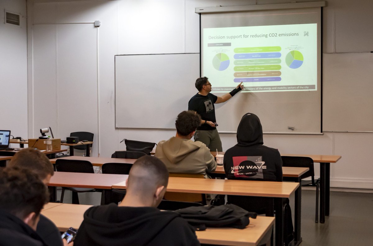 CivEngUTH's tweet image. 🎓 Διάλεξη IMET–EKETA με τον Josep Maria Salanova Grau «Καινοτόμα εργαλεία &amp;amp; δεδομένα για τη λήψη αποφάσεων στην κινητικότητα»

🗓️ 19/11/25 – Τμήμα Πολιτικών Μηχανικών ΠΘ

🙏 Ευχαριστούμε τον κ. Salanova Grau για τις πολύτιμες γνώσεις!

#civilengineering #mobility #research #IMET