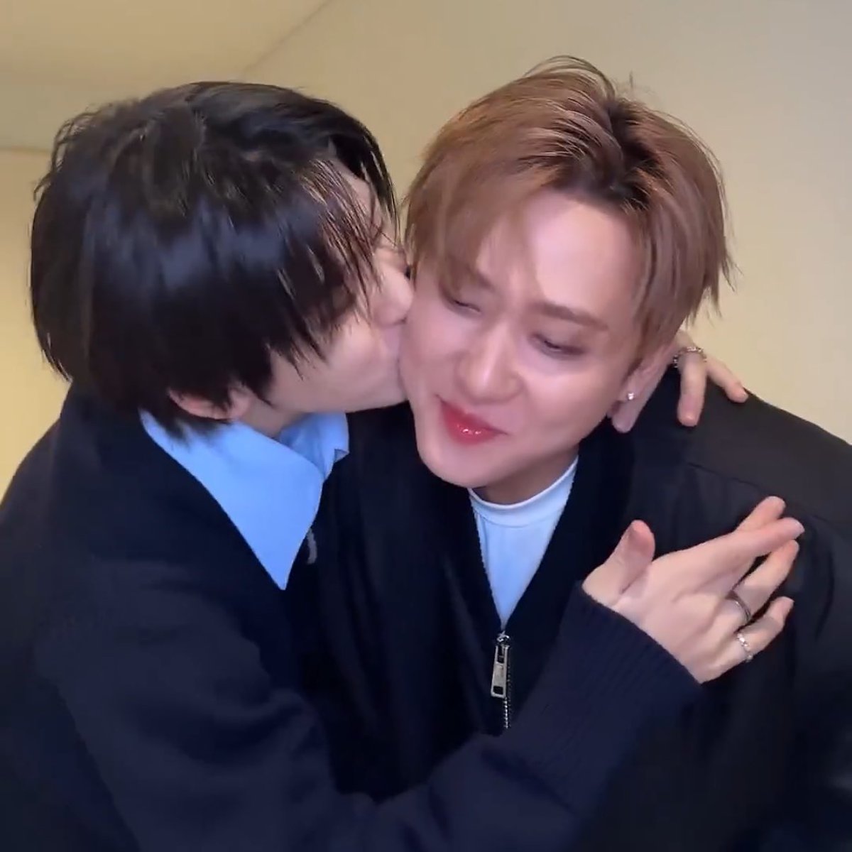 spearhyunnie's tweet image. I&apos;M CRYING THEY ARE SO CUTE