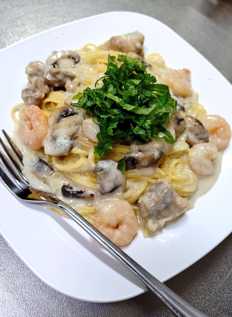 mtnym_ygo's tweet image. エビとマッシュルームとチキンのクリームパスタ🍄
