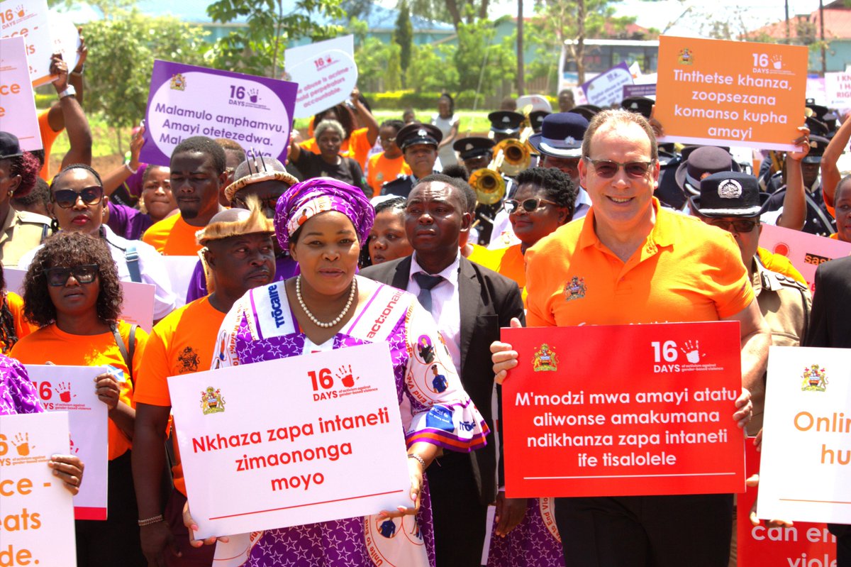 UNFPAMalawi's tweet image. Today we joined the national launch of the 16 Days of Activismin Balaka, led by Guest of Honour Hon. Mary Navicha, Minister of Gender. Representing the UN was UNFPA OIC Mr.  Delate, reaffirming our commitment to ending all forms of GBV — including cyberbullying 
 #ChooseKindness