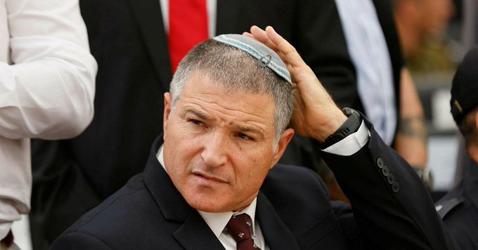 Le journaliste israélien Moran Sharir écrit dans cet article : "En cette année électorale chaotique, la performance de David Zini pourrait être décisive. Nous vivons déjà dans une réalité où des journalistes sont interrogés par la police suite à des plaintes futiles… Si les