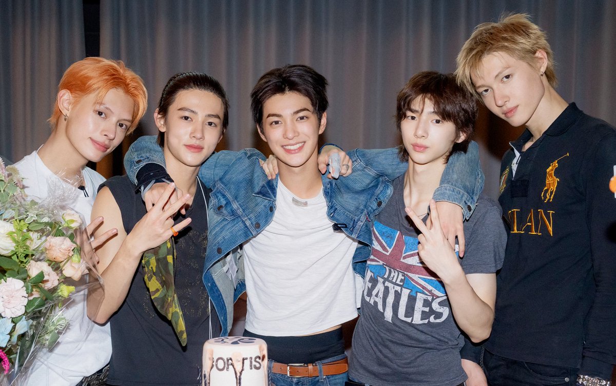 i love my family so much im so proud of them for coming this far already cant even imagine how hard they must have worked to be where they are rn at such a young age :( i hope they always know they are so so so loved by us &lt;3

#Happy100DaysCORTIS 
#코르티스해피100일 
#CORTIS