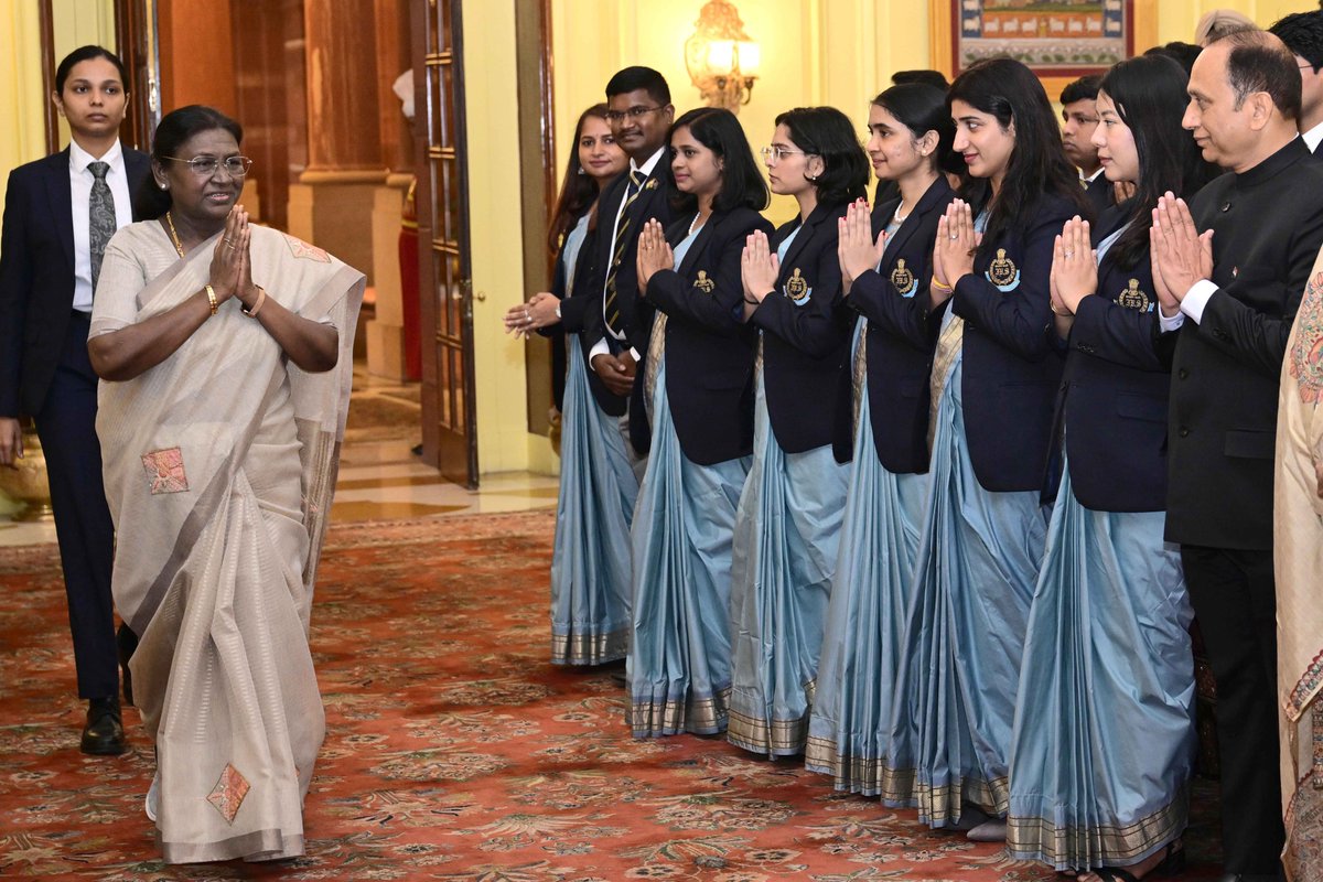 airnewsalerts's tweet image. Addressing the Officer Trainees of Indian Revenue Service of the 76th batch in New Delhi, President #DroupadiMurmu said, the collection of revenue is critical for nation-building. 

President highlighted that these revenue funds -  infrastructure, education, health, &amp;amp; social…